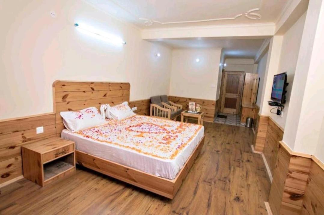 Hotel Nirmal Chhaya Manāli エクステリア 写真